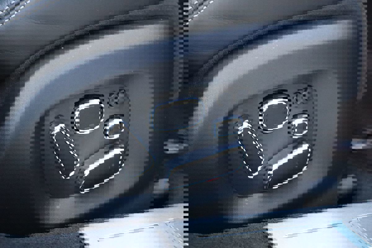 Used 2014 Jaguar XJ L Portfolio image 37