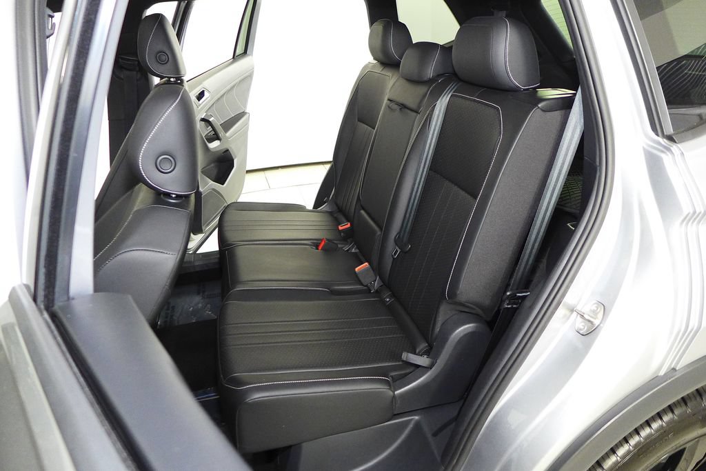 Certified 2023 Volkswagen Tiguan SE R-Line FWD image 21