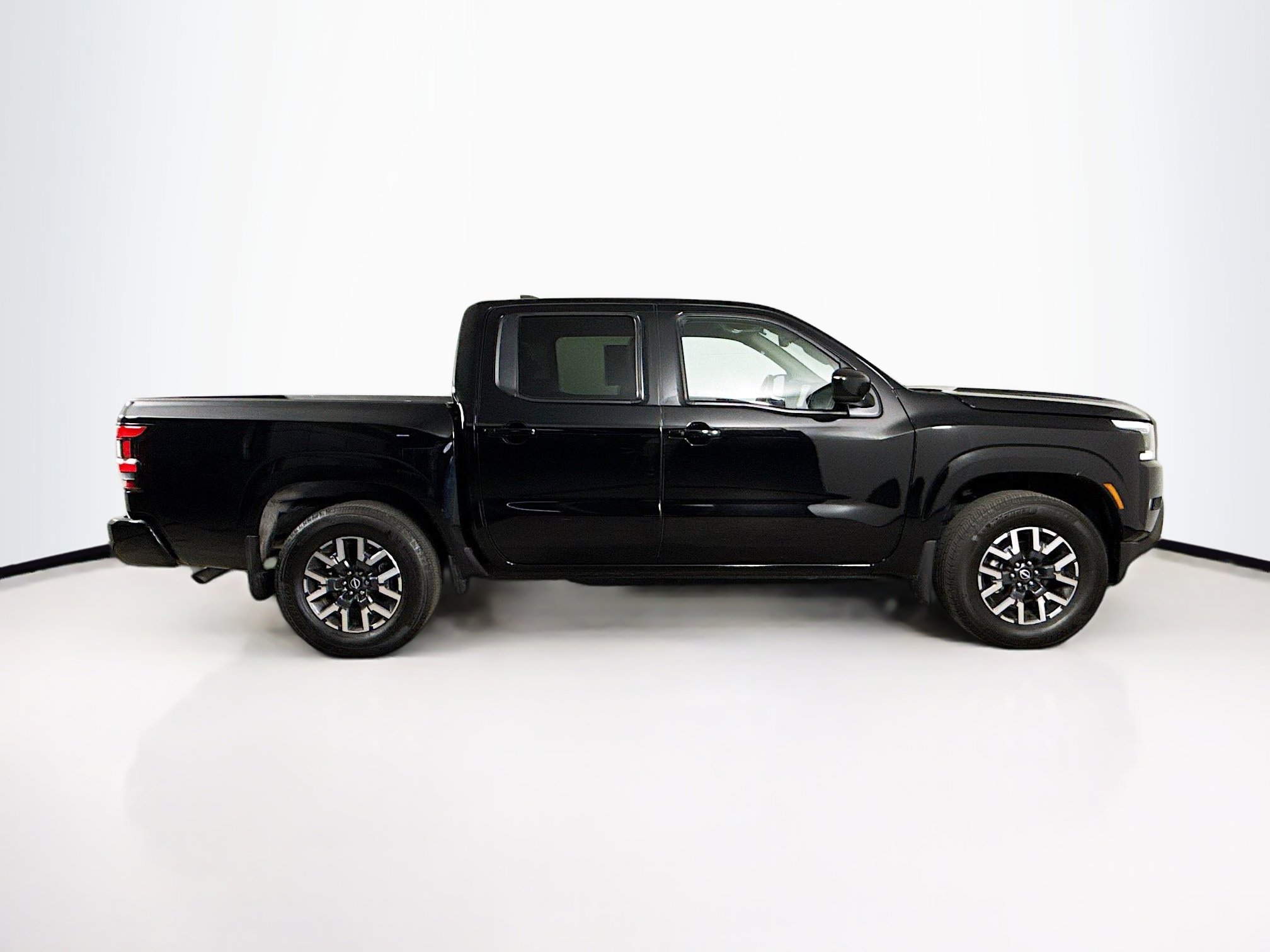 Used 2024 Nissan Frontier SL w/ Technology Package image 2