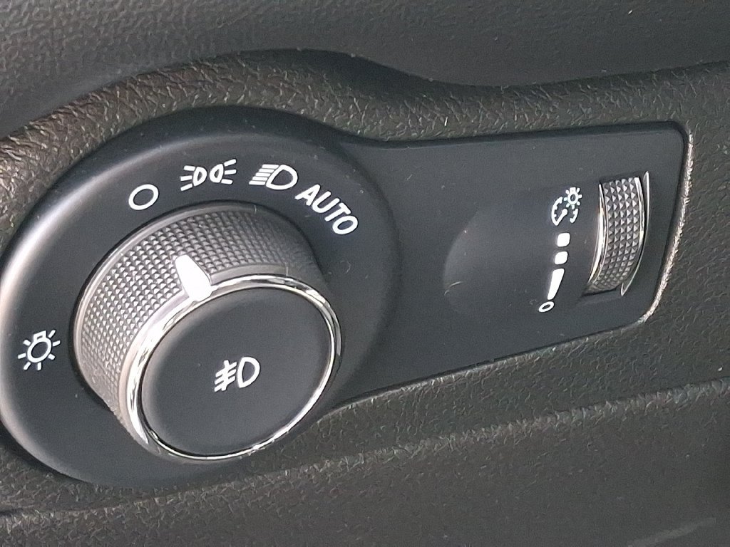 Used 2022 Dodge Durango SXT w/ Blacktop Package AWD/4WD image 25