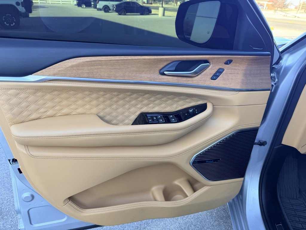 Used 2023 Jeep Grand Cherokee L Summit image 19