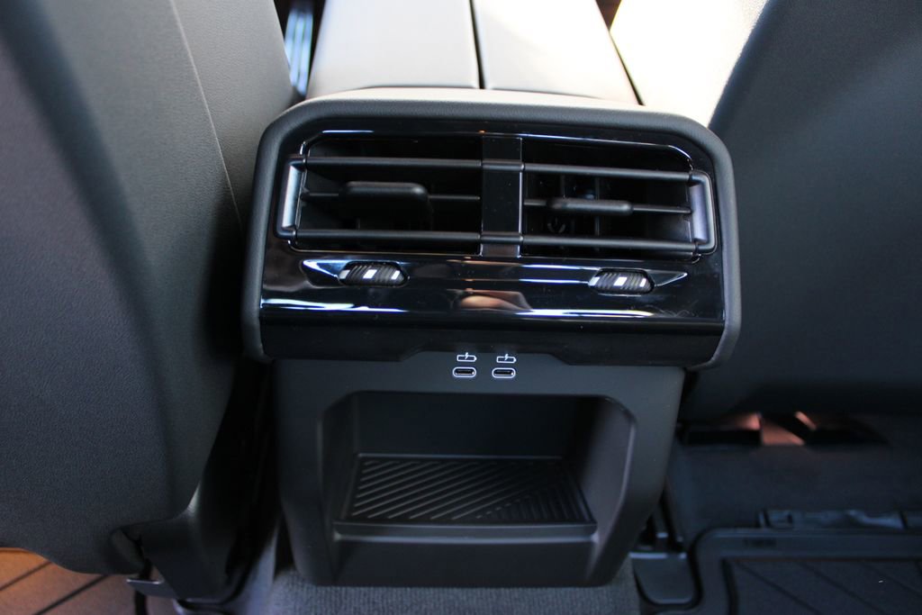 New 2026 BMW 530i xDrive w/ M Sport Package image 39