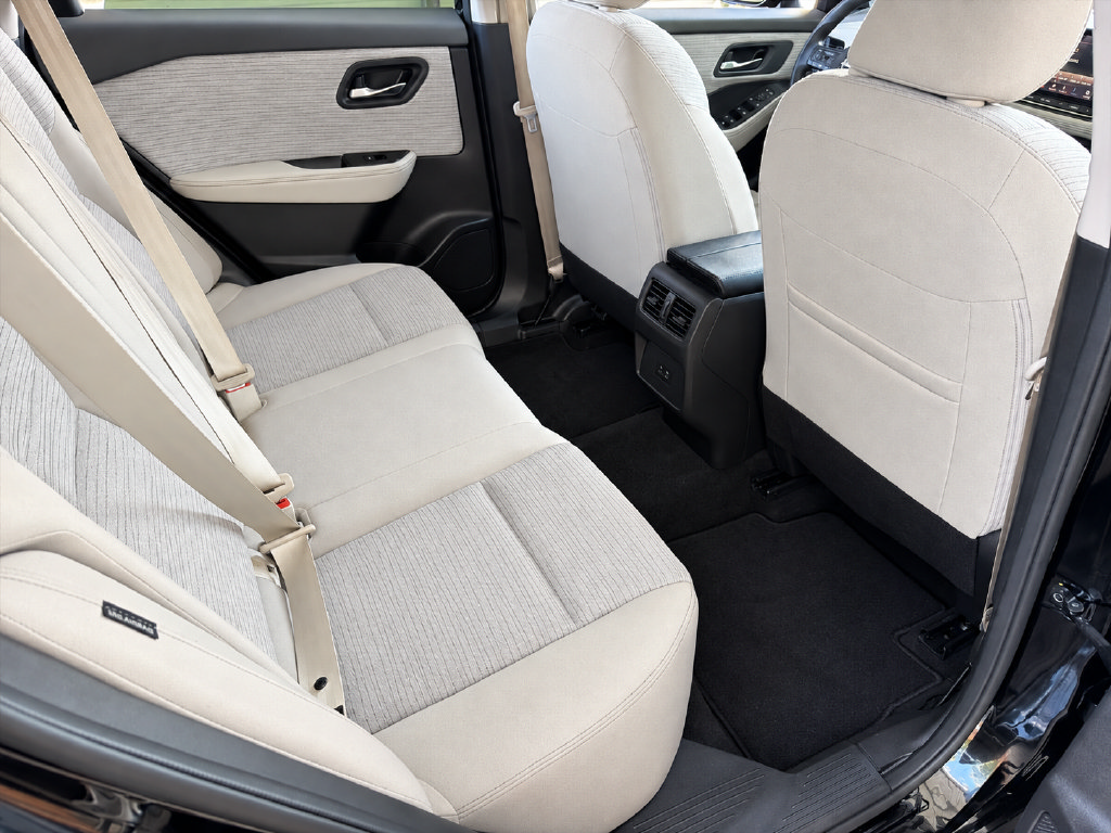 Used 2023 Nissan Rogue SV FWD image 31