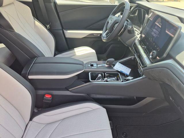 New 2026 Lexus TX 500h AWD image 15