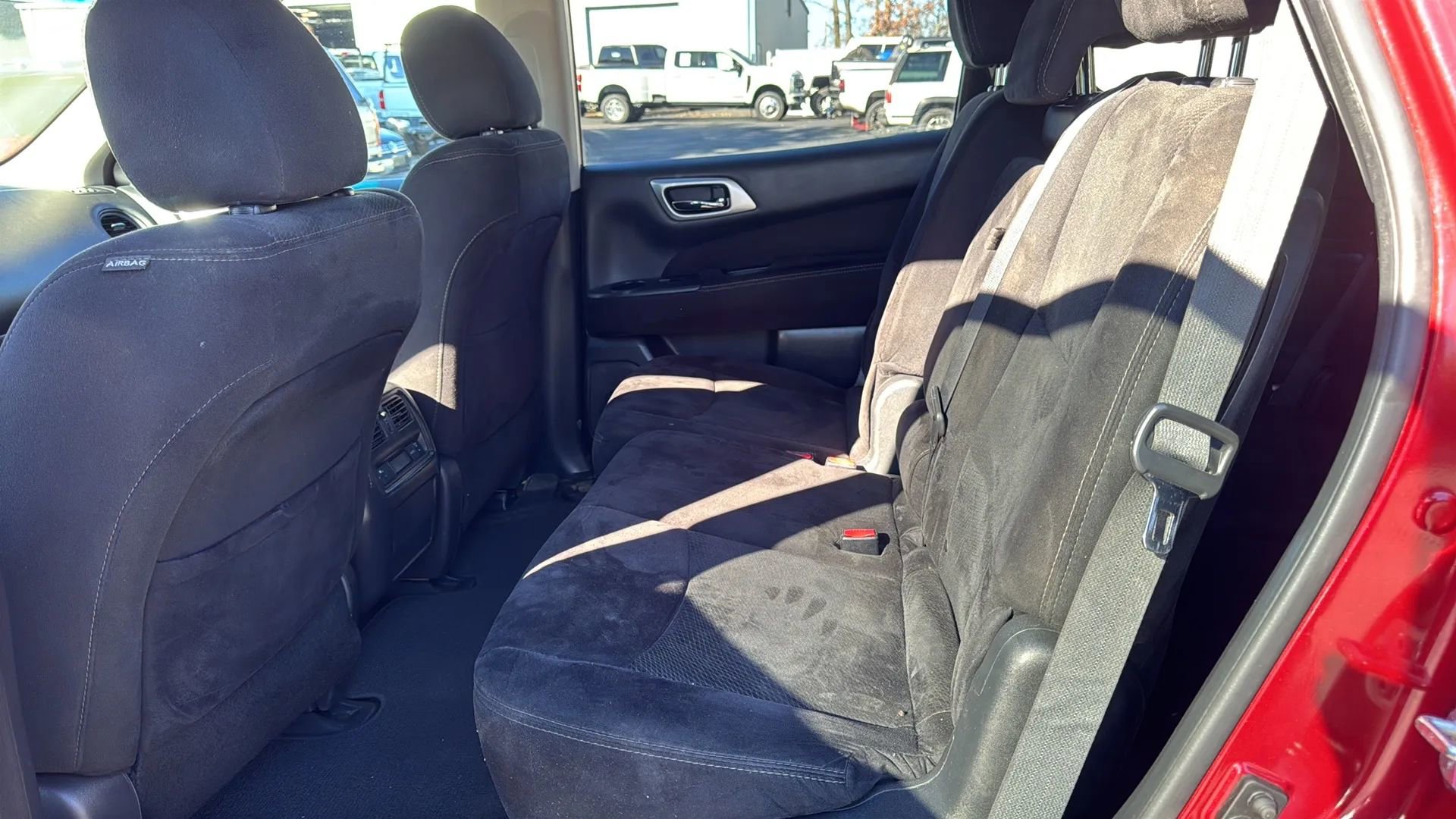 Used 2014 Nissan Pathfinder S image 11