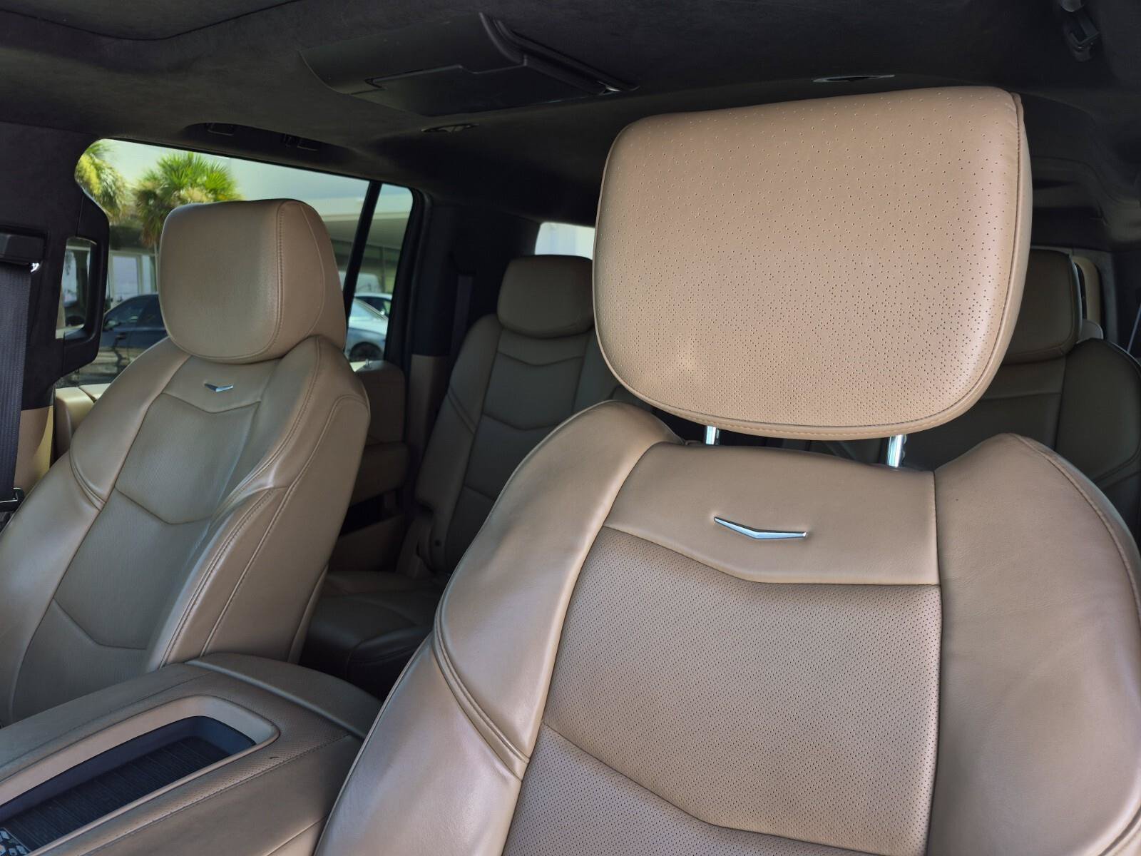 Used 2019 Cadillac Escalade ESV Platinum AWD/4WD image 13
