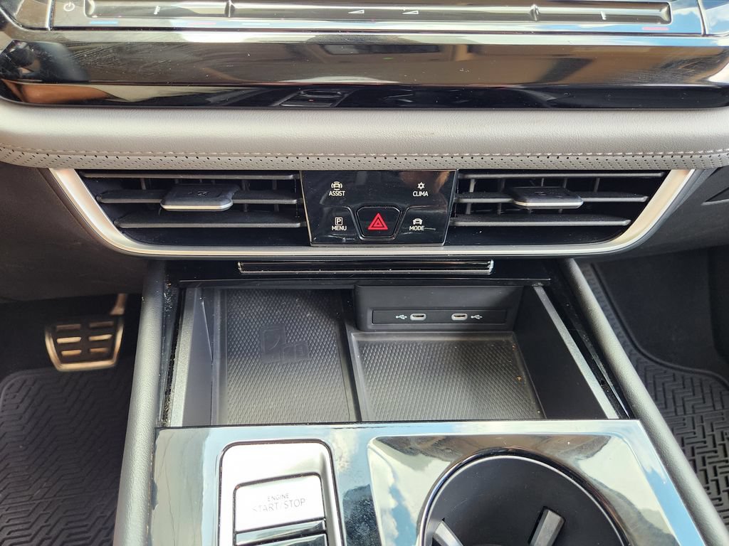 Used 2024 Volkswagen Atlas Peak Edition SE AWD/4WD image 19