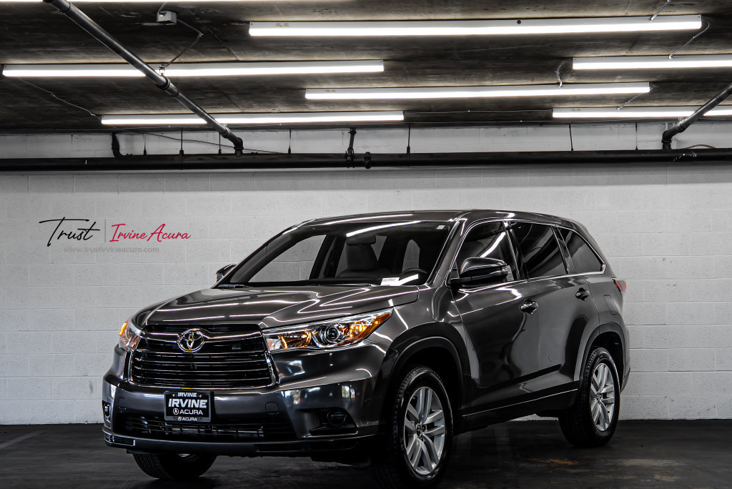 Used 2016 Toyota Highlander LE FWD image 1