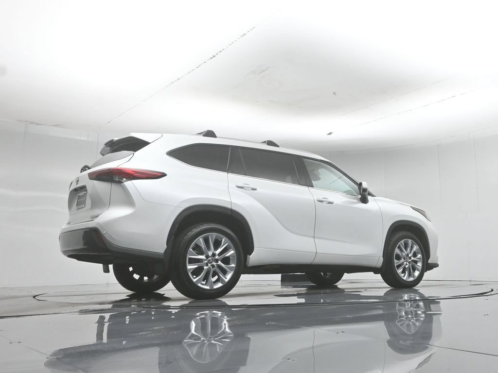 Used 2022 Toyota Highlander Limited FWD image 55