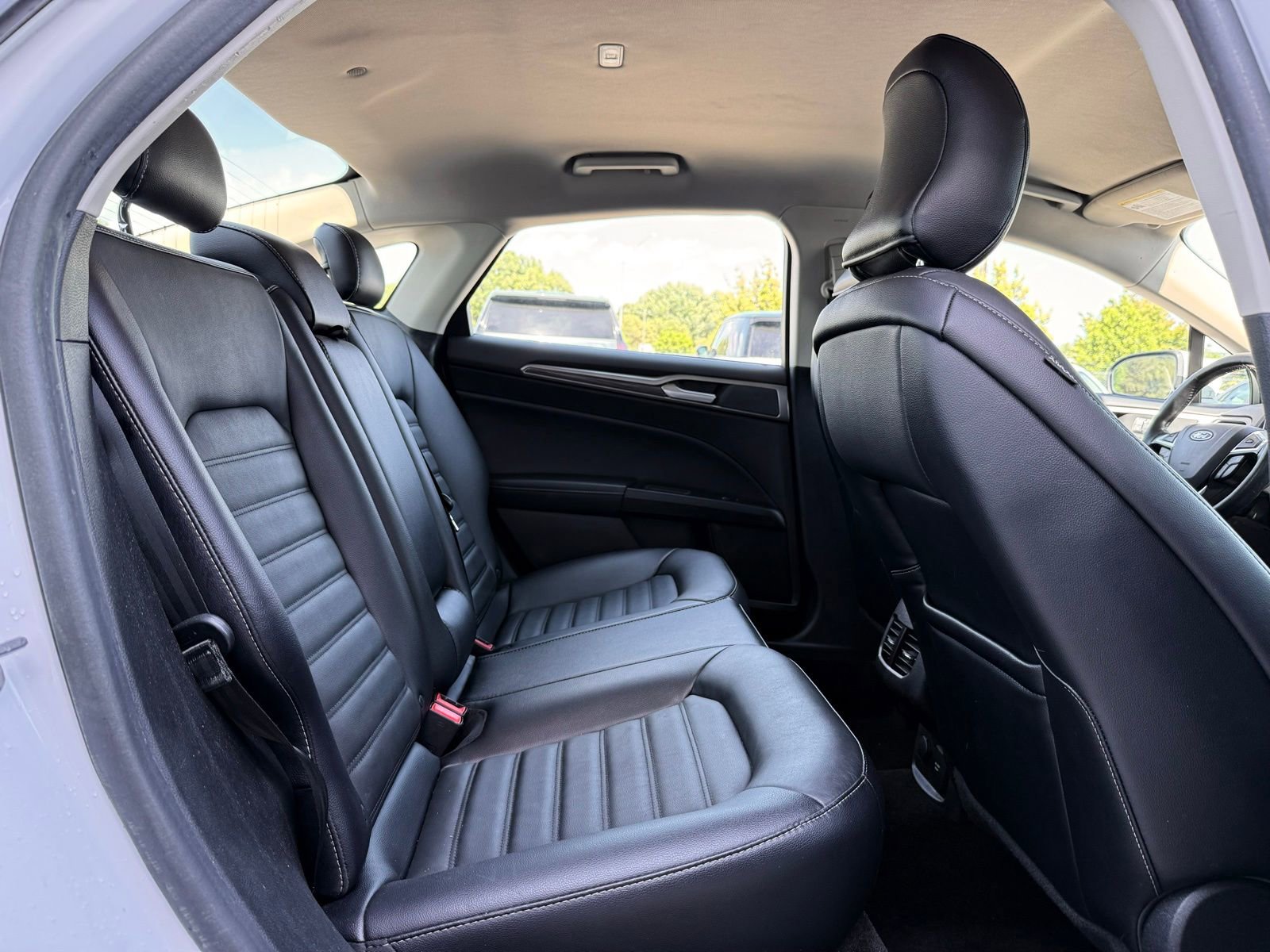 Used 2018 Ford Fusion SE w/ Equipment Group 602A FWD image 19