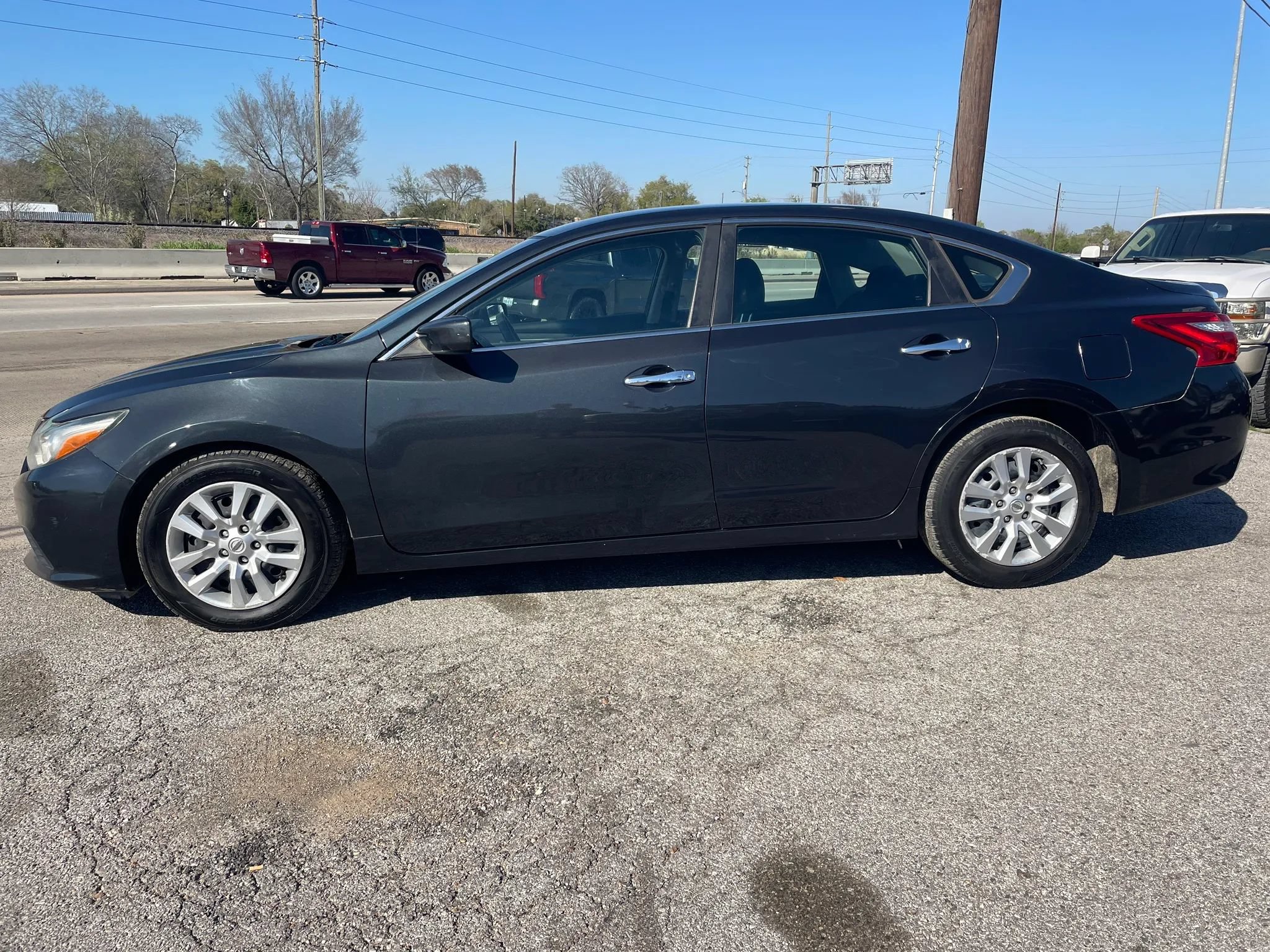 Used 2016 Nissan Altima 2.5 S w/ Power Driver Seat Package FWD image 2