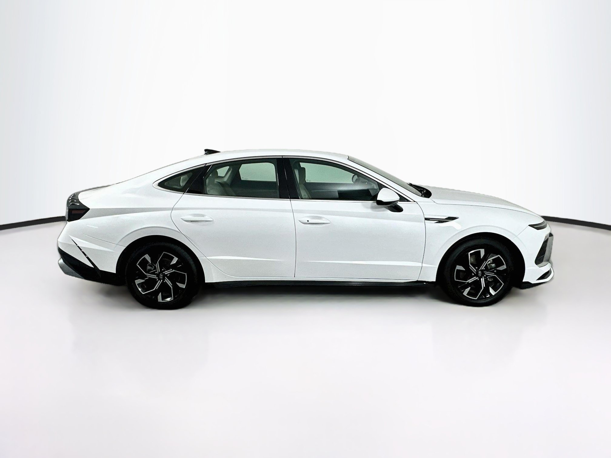 Used 2025 Hyundai Sonata SEL FWD image 10
