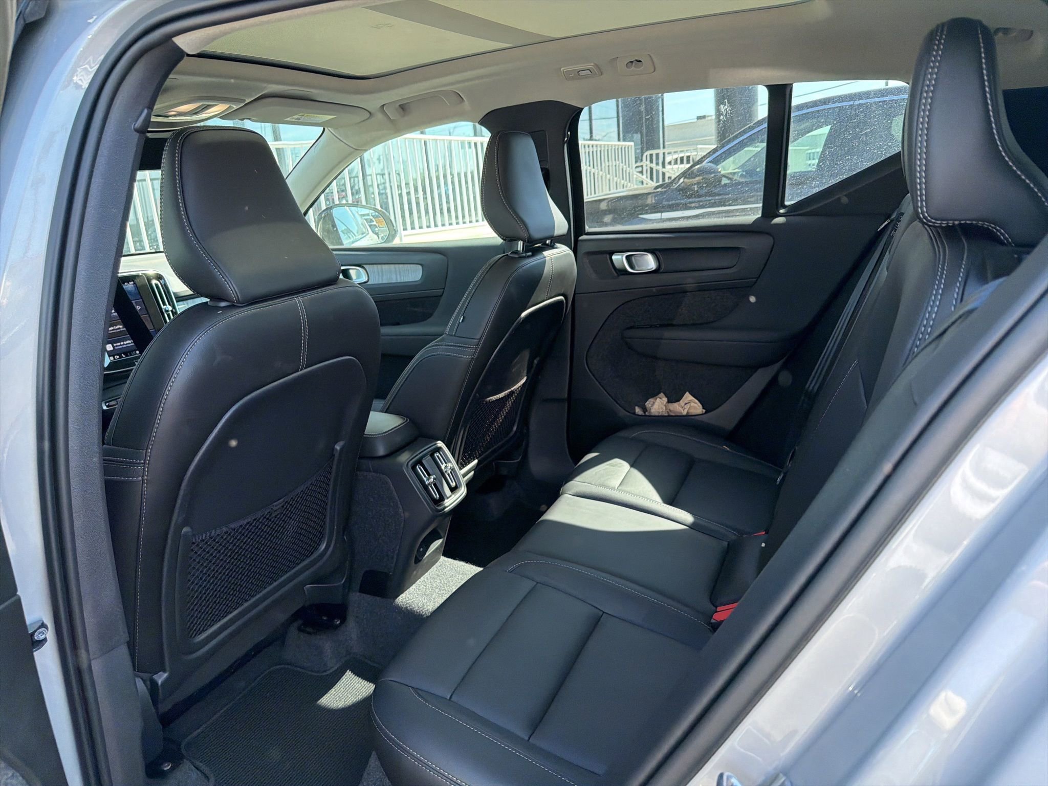 Used 2025 Volvo XC40 B5 Plus image 11