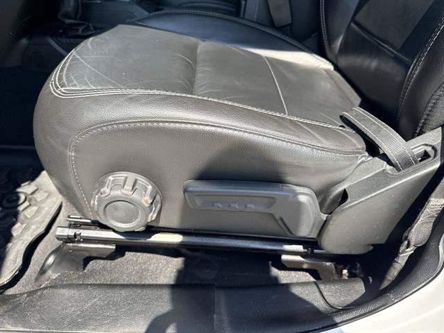 Used 2018 Jeep Wrangler Unlimited Sahara w/ Dual Top Group AWD/4WD image 14