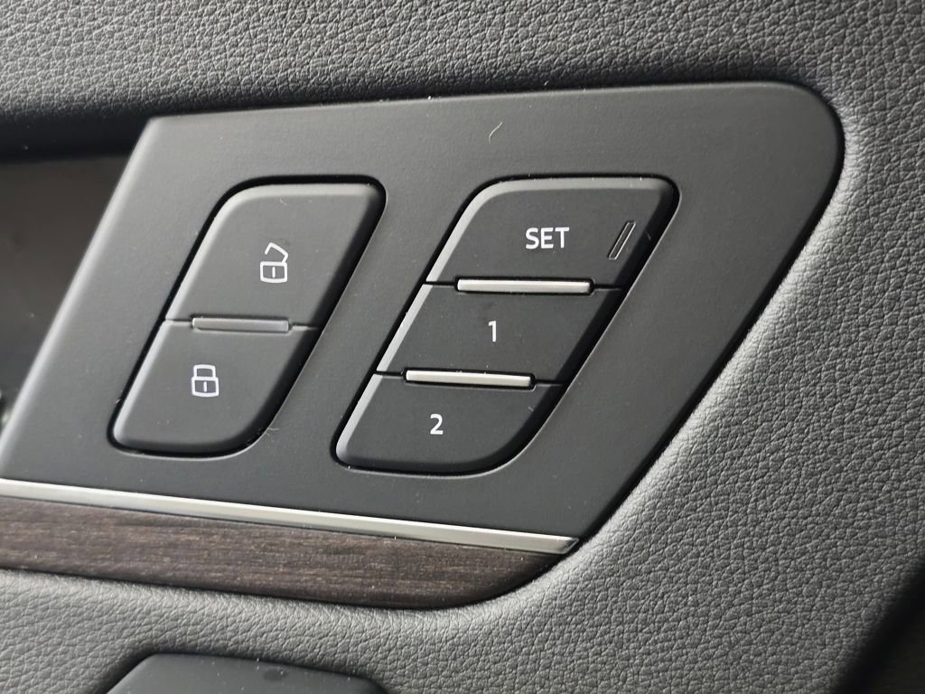 Used 2023 Audi Q5 2.0T Premium w/ Convenience Package image 11