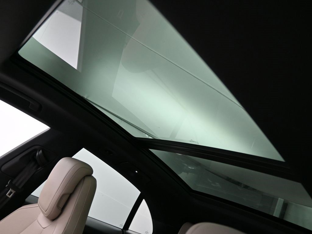 Used 2025 Porsche Macan Electric image 8