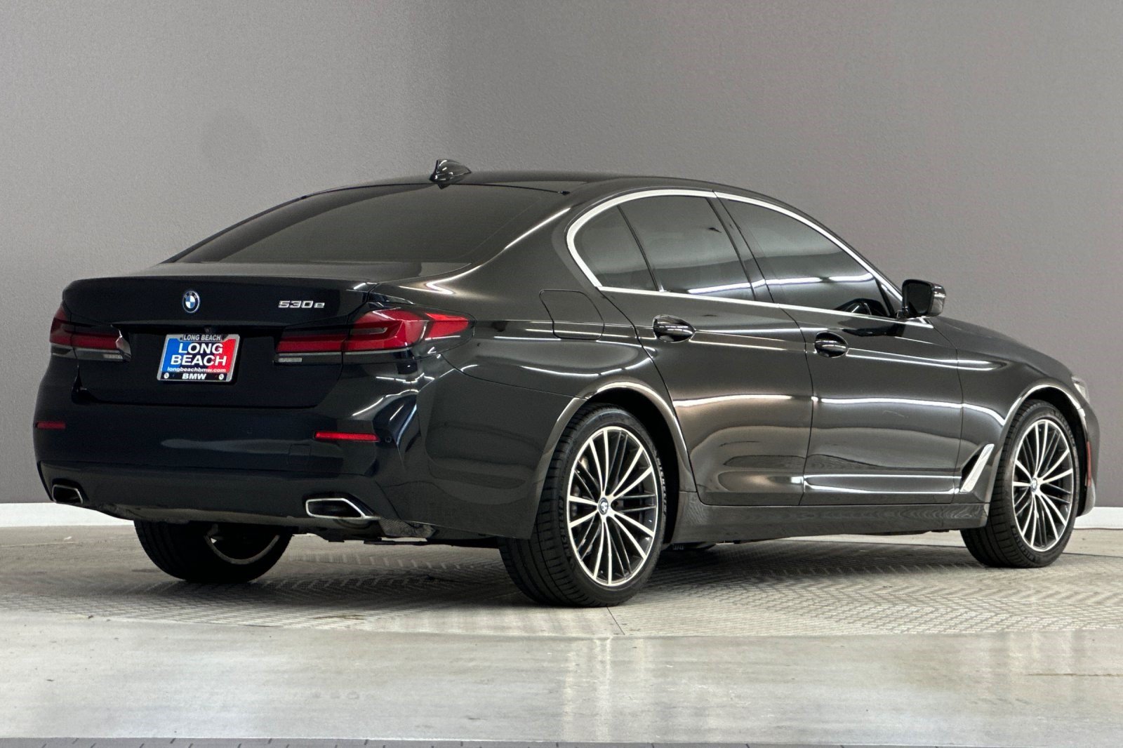 Certified 2023 BMW 530e w/ Convenience Package RWD image 8
