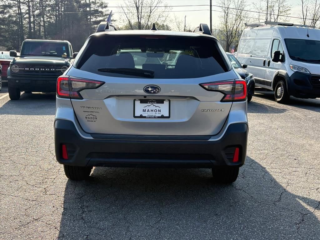 Used 2022 Subaru Outback Premium image 4