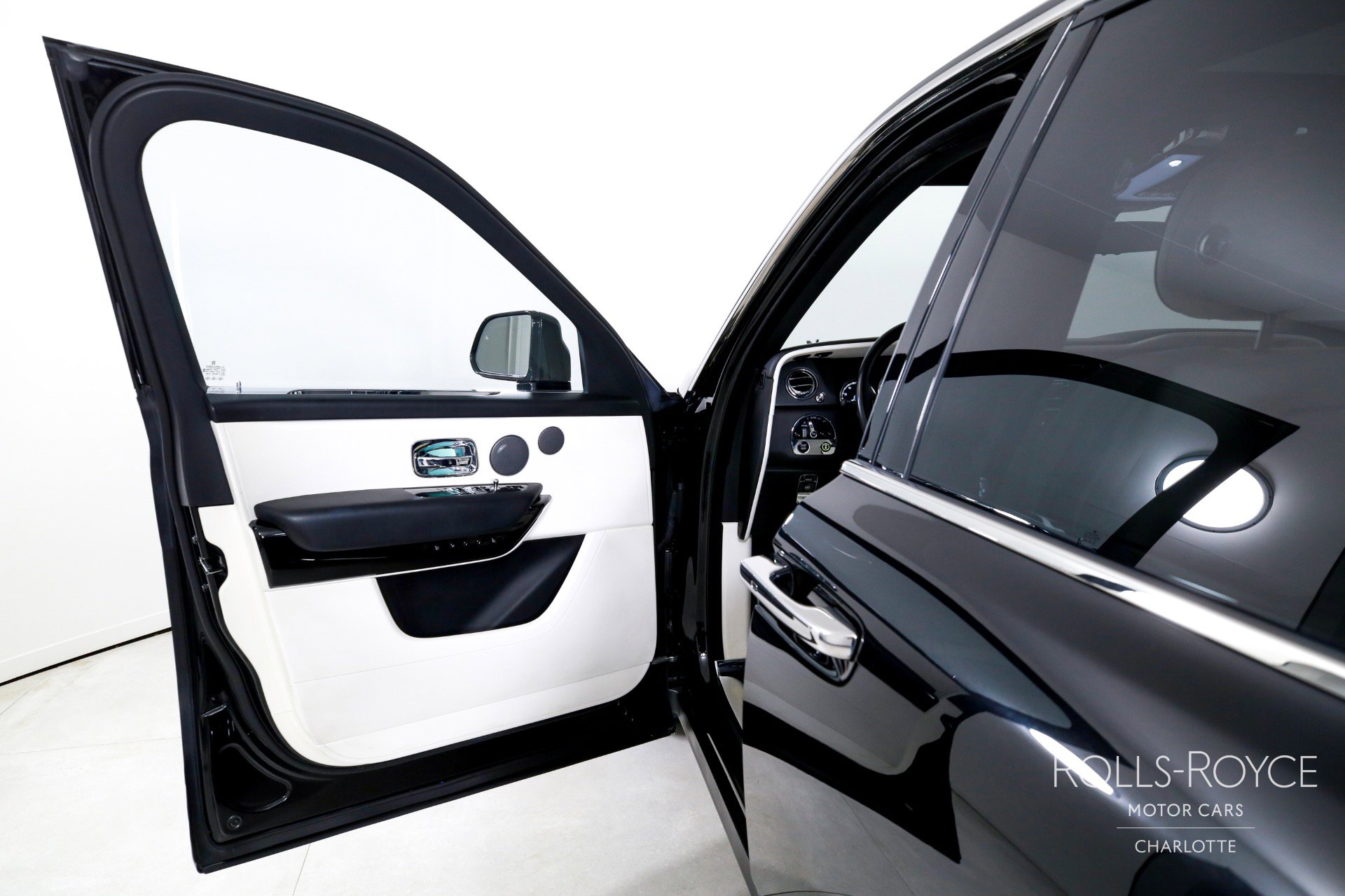 Used 2022 Rolls-Royce Cullinan image 11