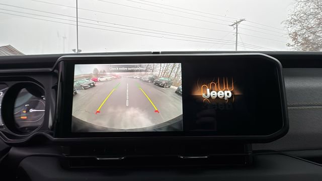 Used 2025 Jeep Wrangler Unlimited Sahara image 21