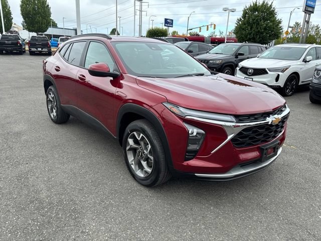 Used 2025 Chevrolet Trax LT w/ Sunroof Package FWD image 7