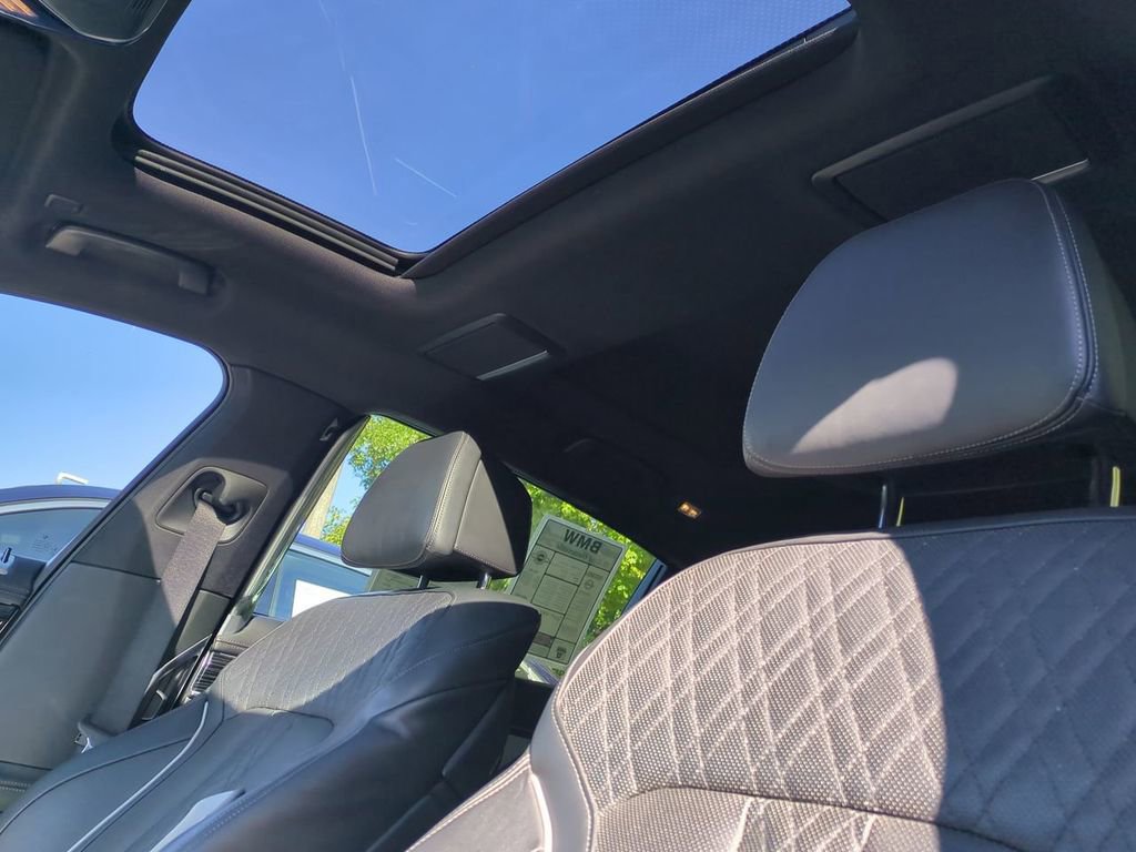 Used 2022 BMW 750i xDrive w/ Executive Package image 21