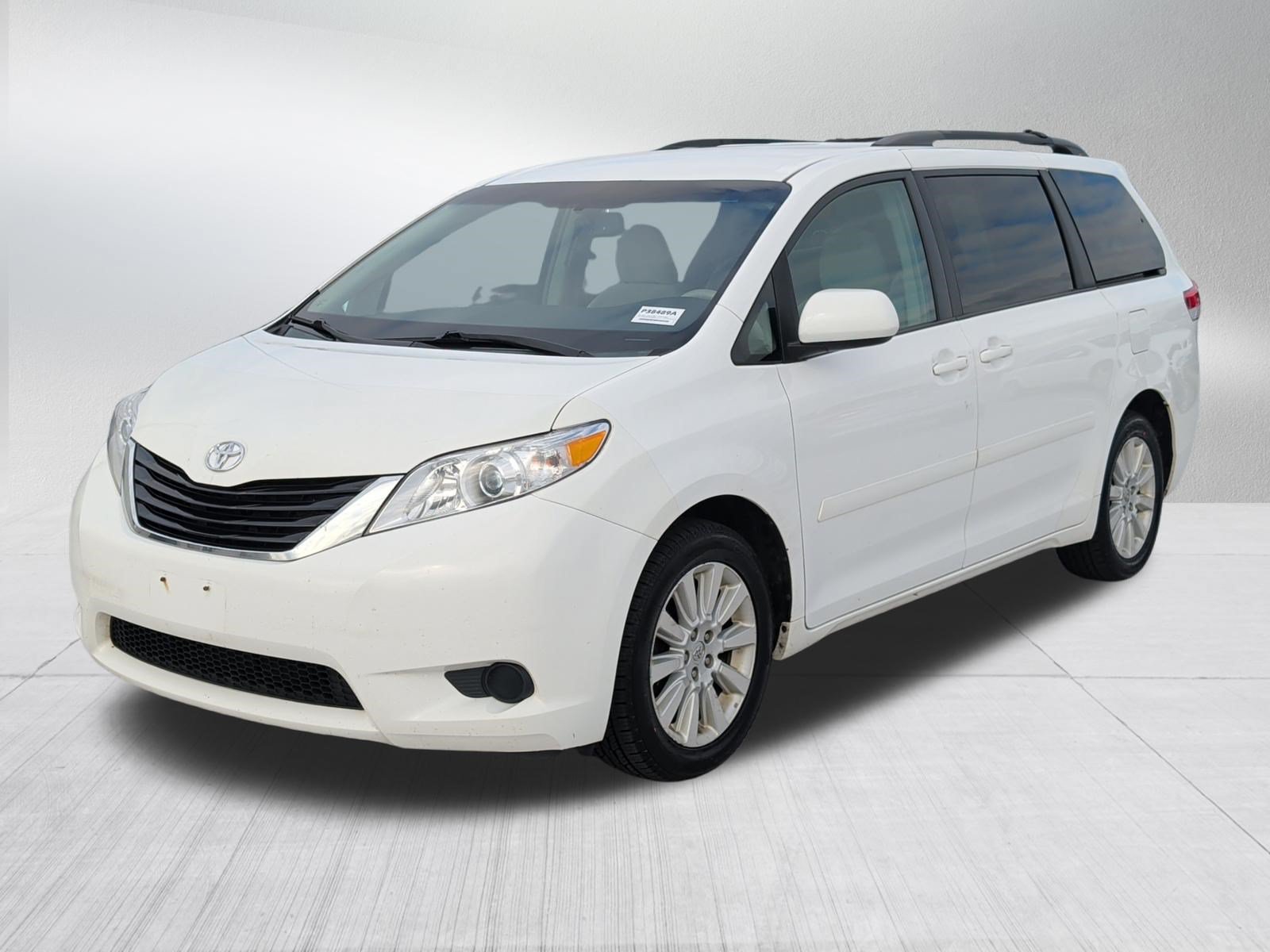 Used 2013 Toyota Sienna LE w/ Towing Pkg AWD/4WD image 3