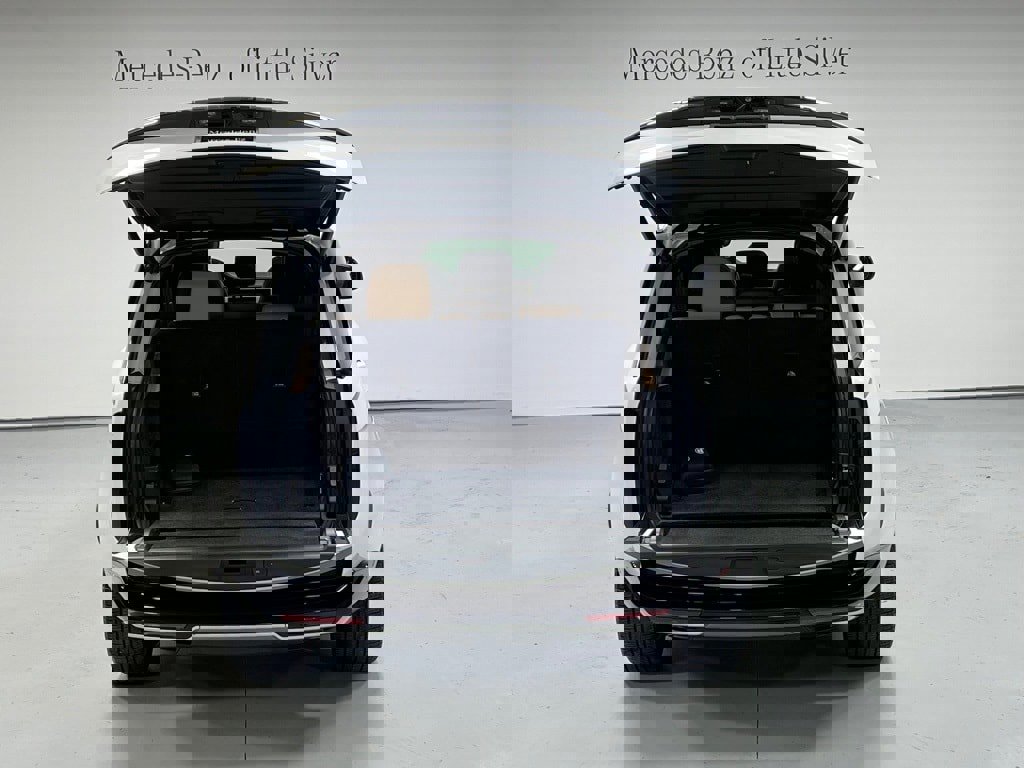 Used 2024 Land Rover Range Rover Long Wheelbase SE image 5