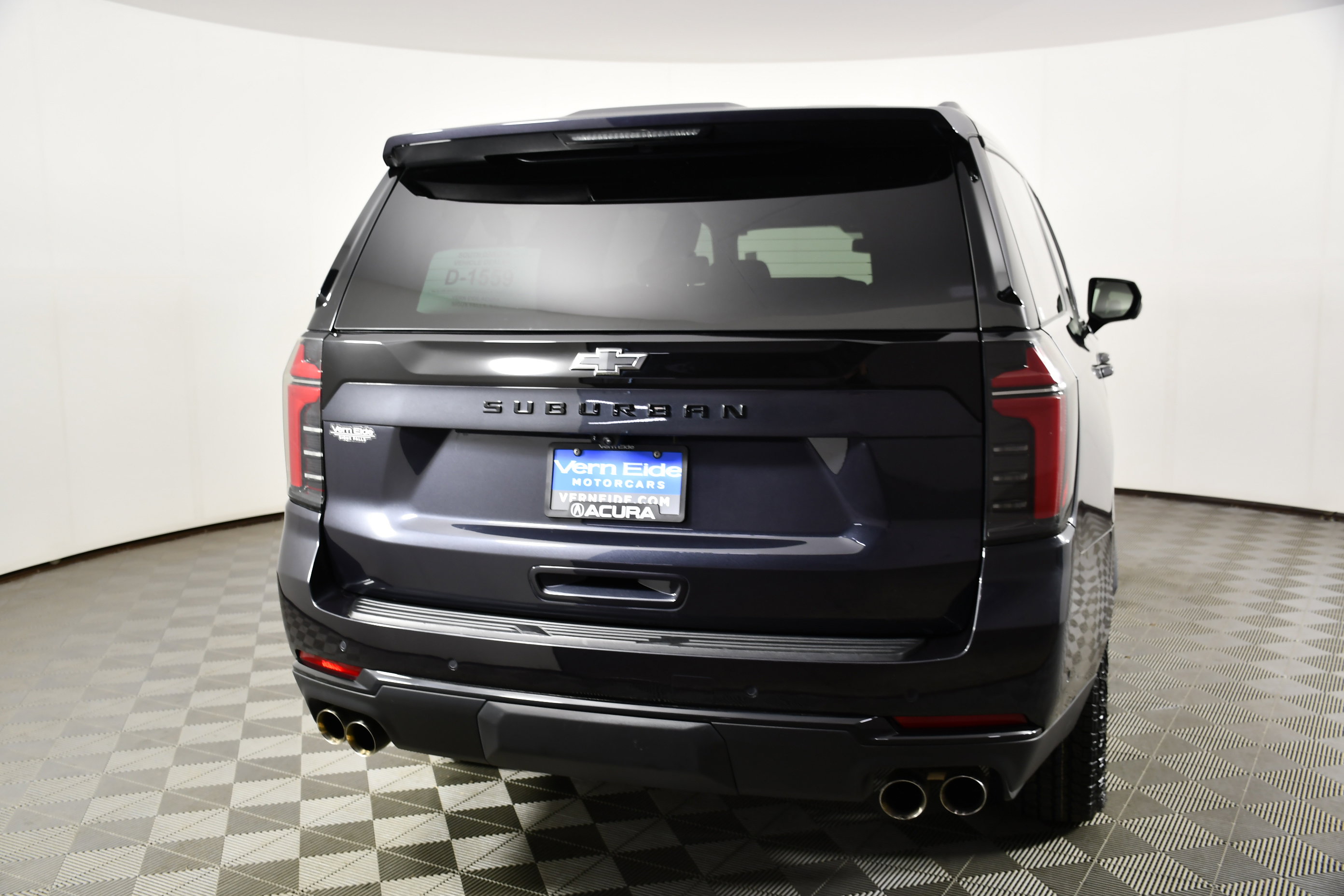 Used 2025 Chevrolet Suburban Z71 image 7