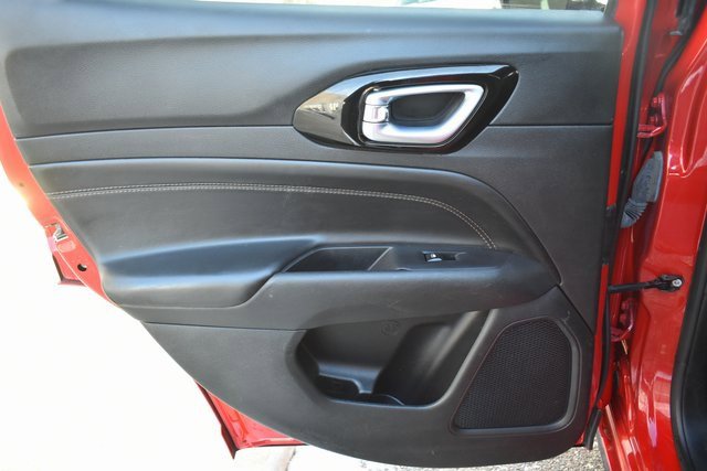 Used 2023 Jeep Compass Limited image 32