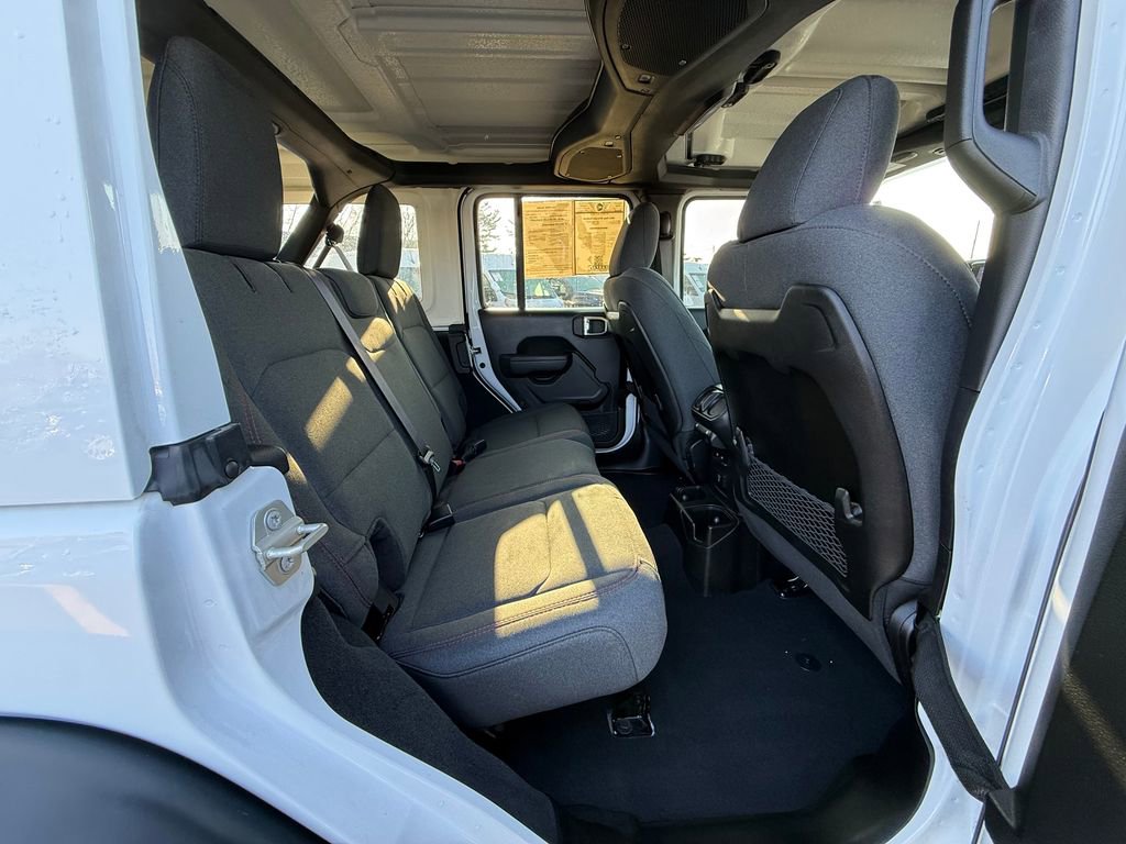 Used 2024 Jeep Wrangler Unlimited Rubicon w/ Technology Group image 15