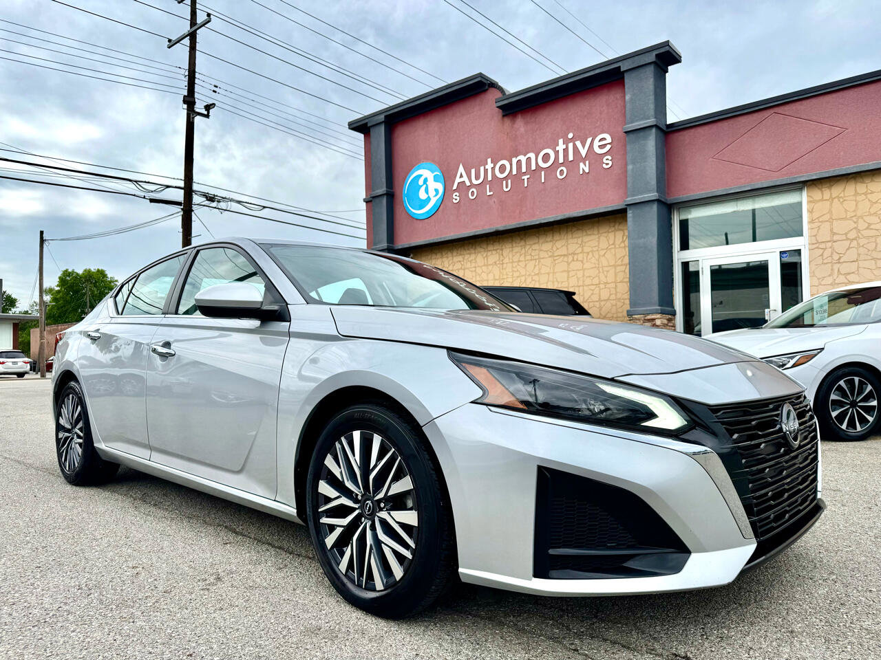 Used 2023 Nissan Altima 2.5 SV image 1