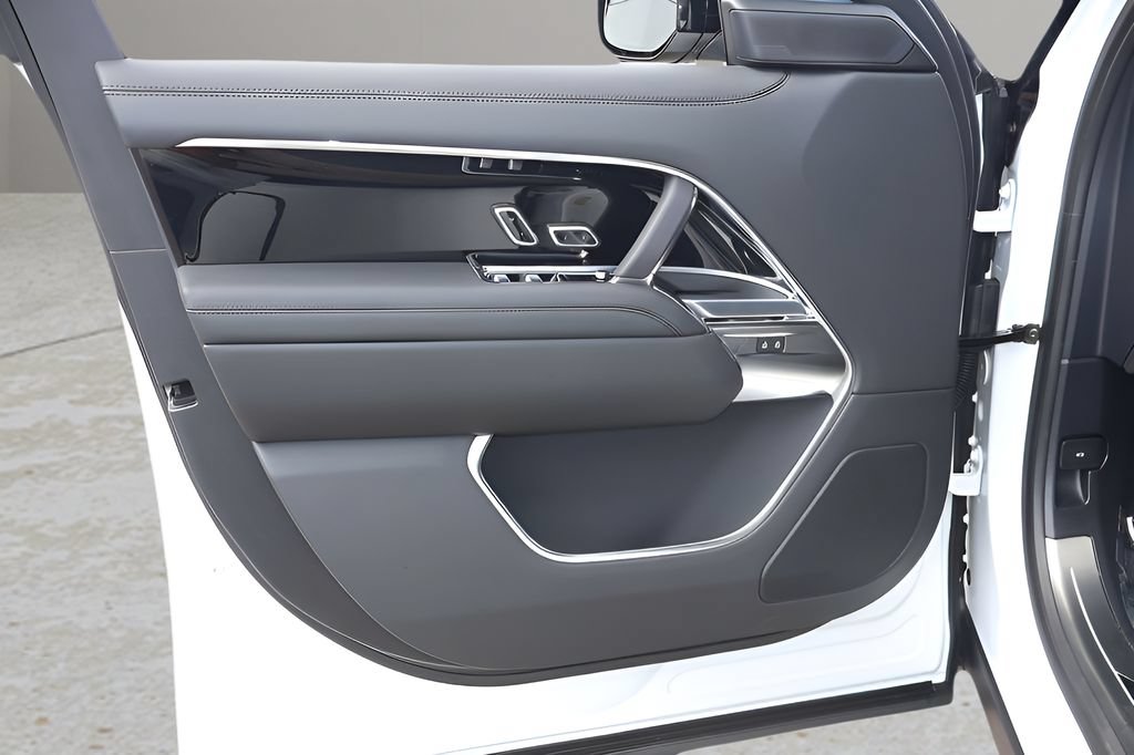 New 2026 Land Rover Range Rover Long Wheelbase SE AWD/4WD image 9