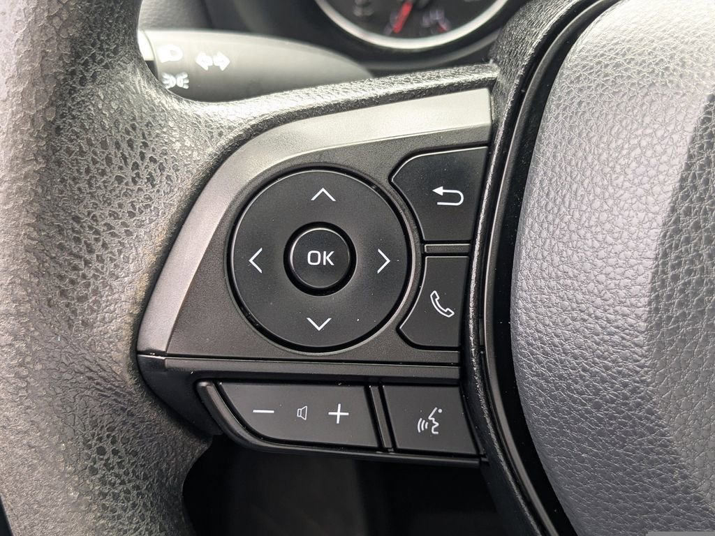 Used 2022 Toyota RAV4 LE AWD/4WD image 22