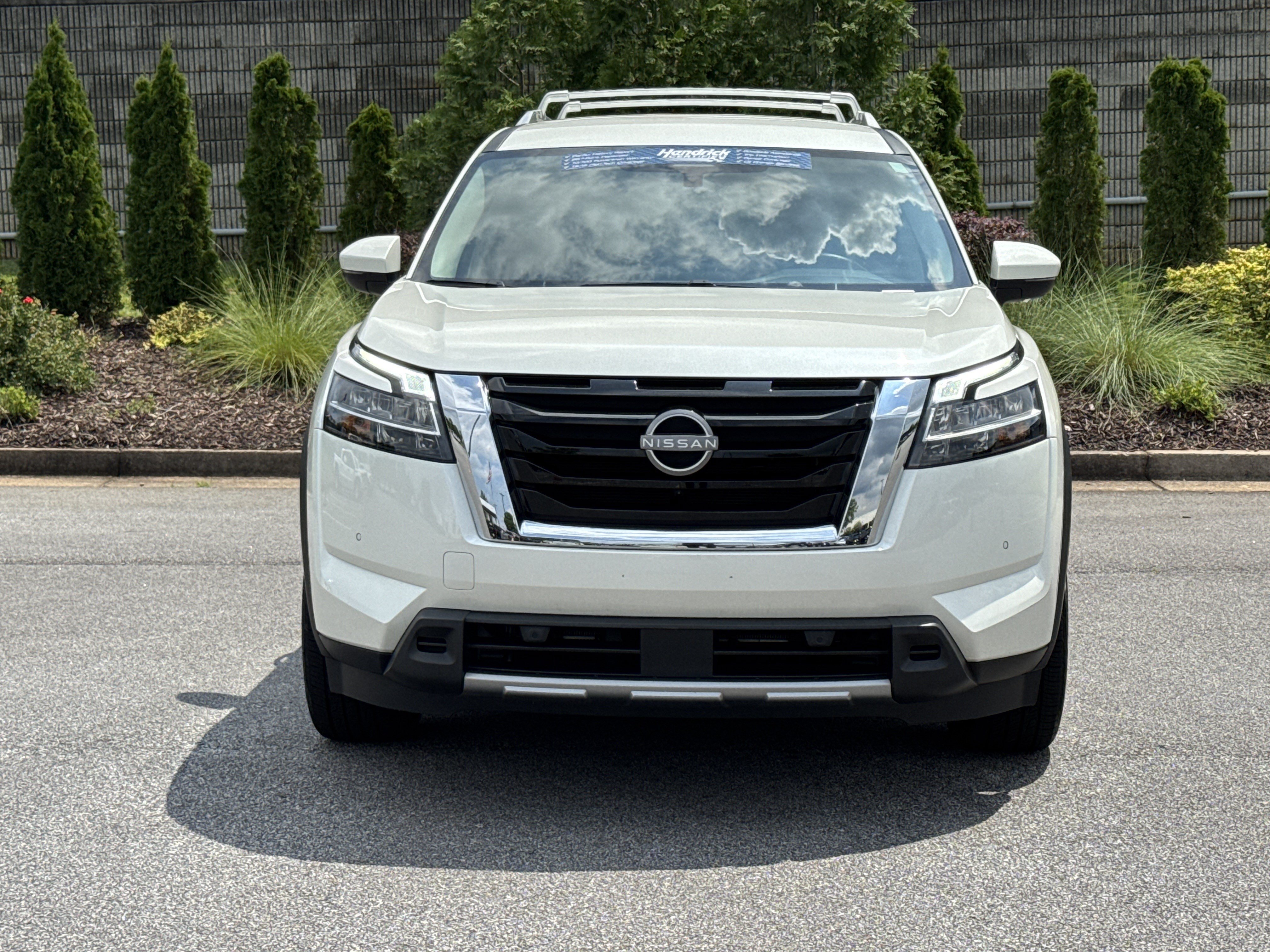 Used 2024 Nissan Pathfinder SL FWD image 3