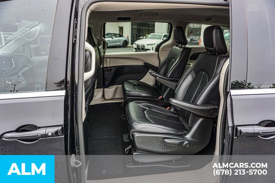 Used 2024 Chrysler Pacifica Select image 22