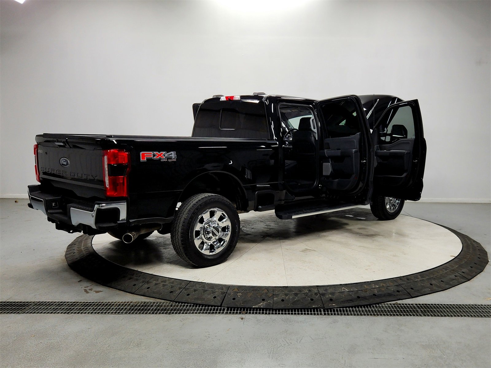 Used 2024 Ford F250 Lariat w/ Chrome Package image 15