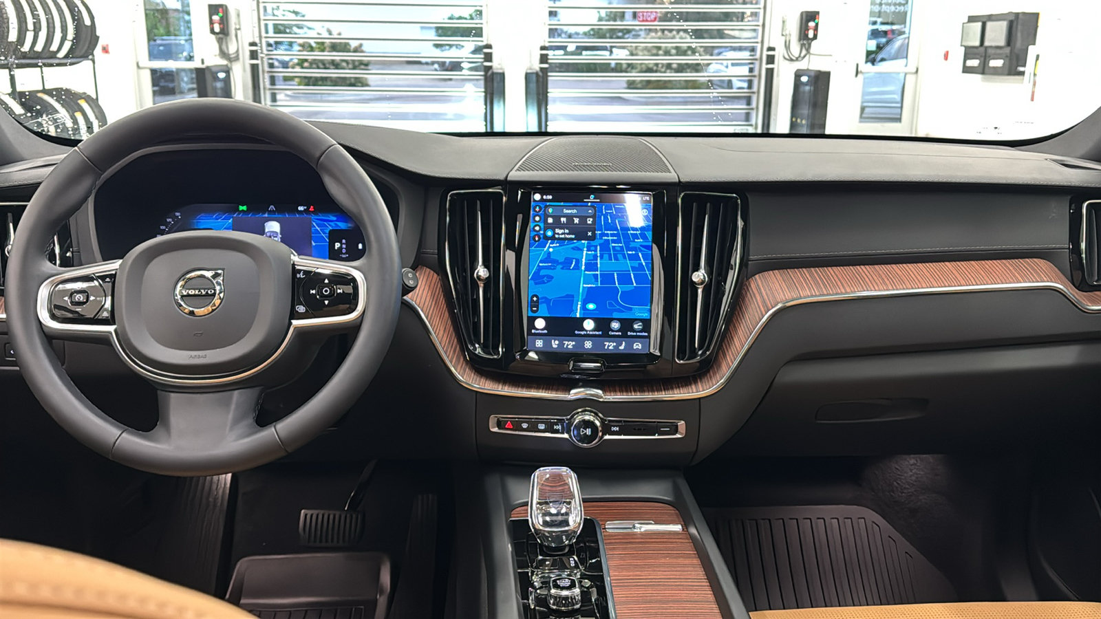 Used 2024 Volvo XC60 B5 Ultimate w/ Protection Package Premier AWD/4WD image 11
