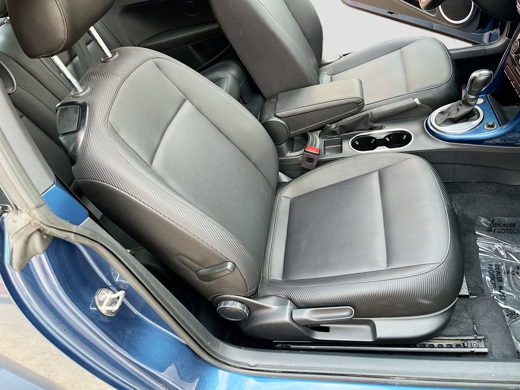 Used 2019 Volkswagen Beetle 2.0T SE FWD image 28