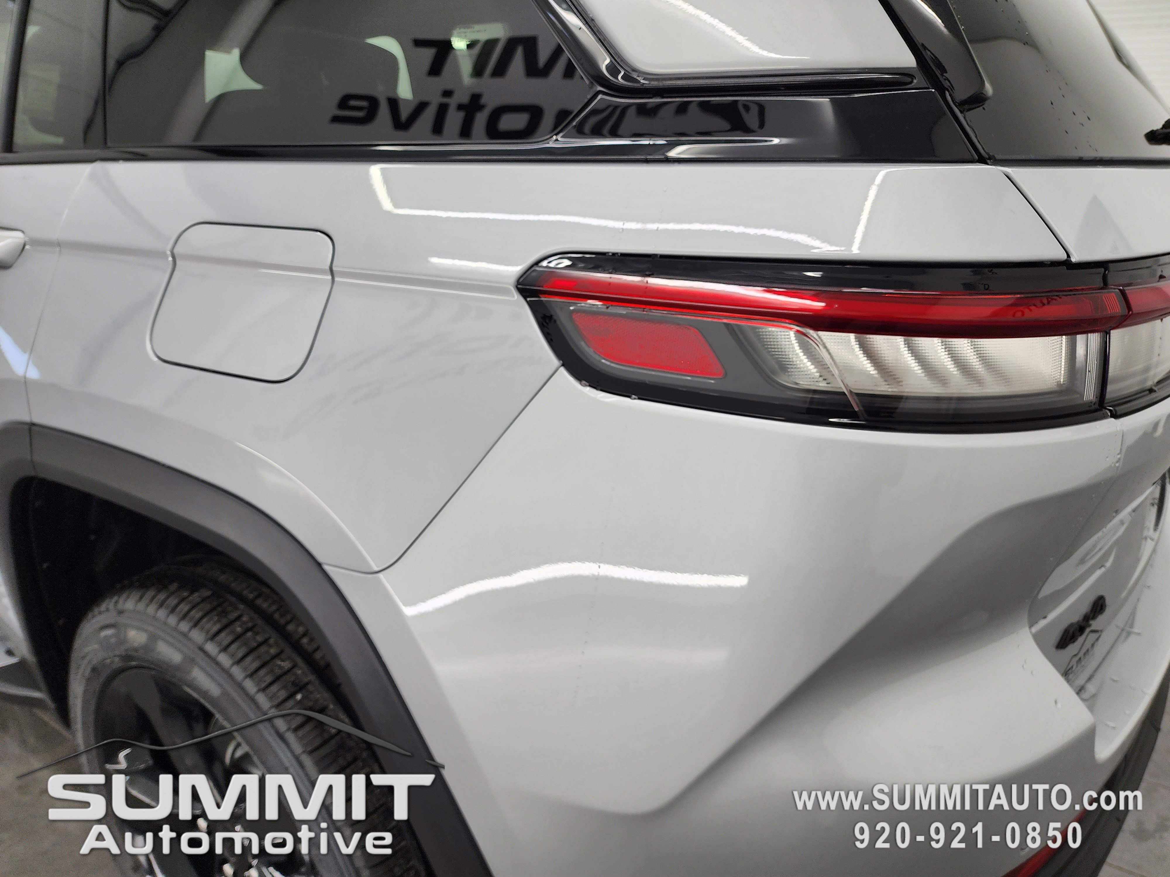 New 2025 Jeep Grand Cherokee Limited w/ Black Appearance Package image 35