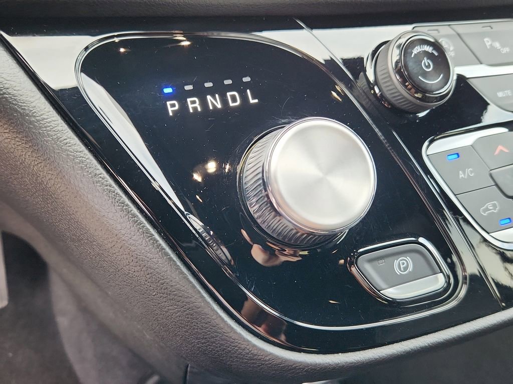 Used 2025 Chrysler Pacifica Select image 21