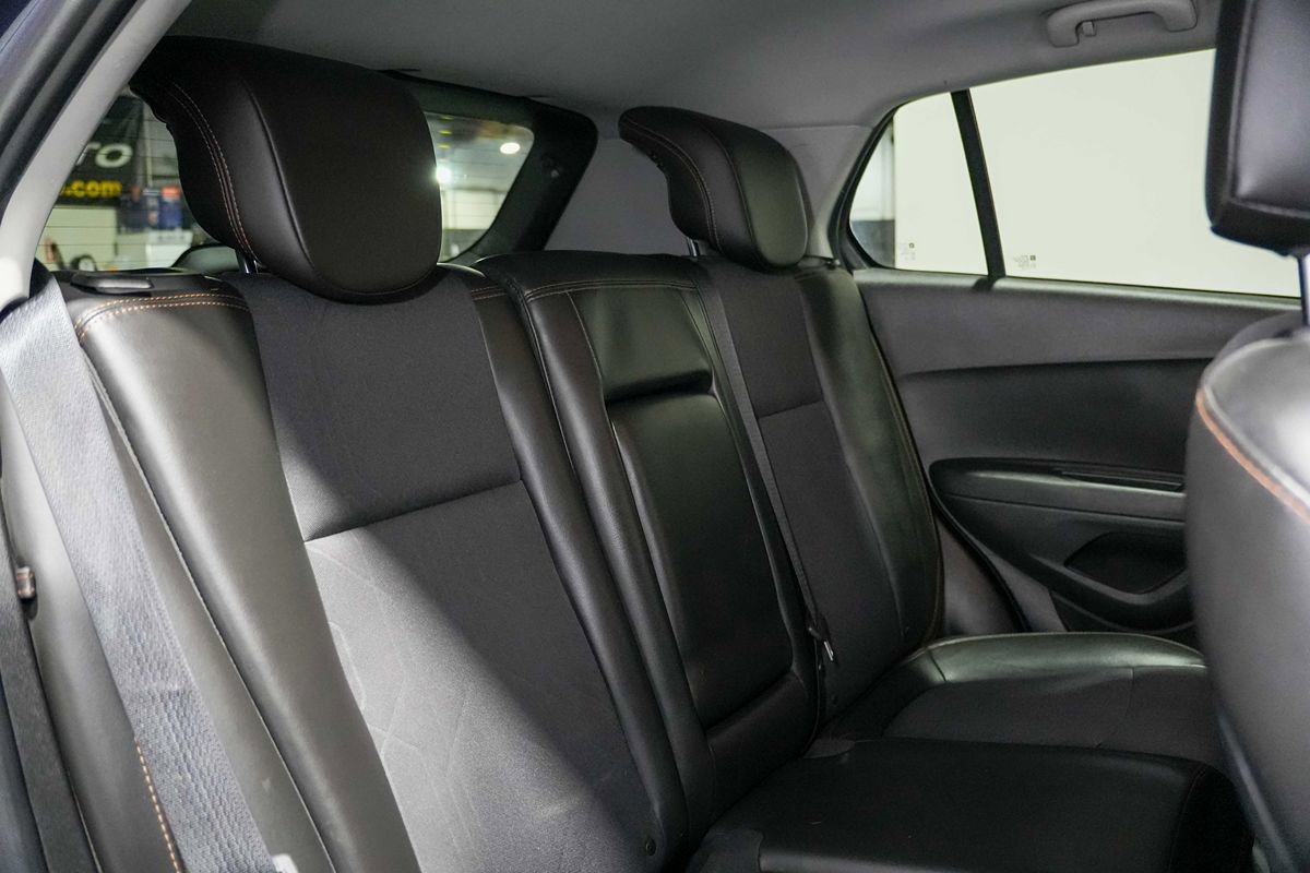 Used 2018 Chevrolet Trax LT w/ LT Convenience Package FWD image 23