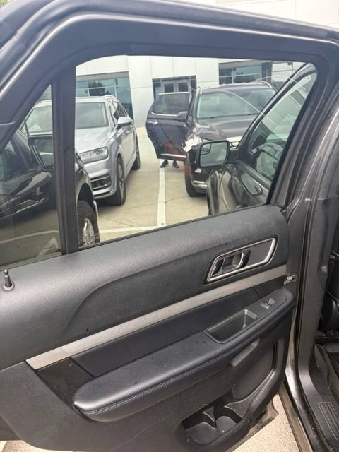 Used 2017 Ford Explorer XLT AWD/4WD image 27
