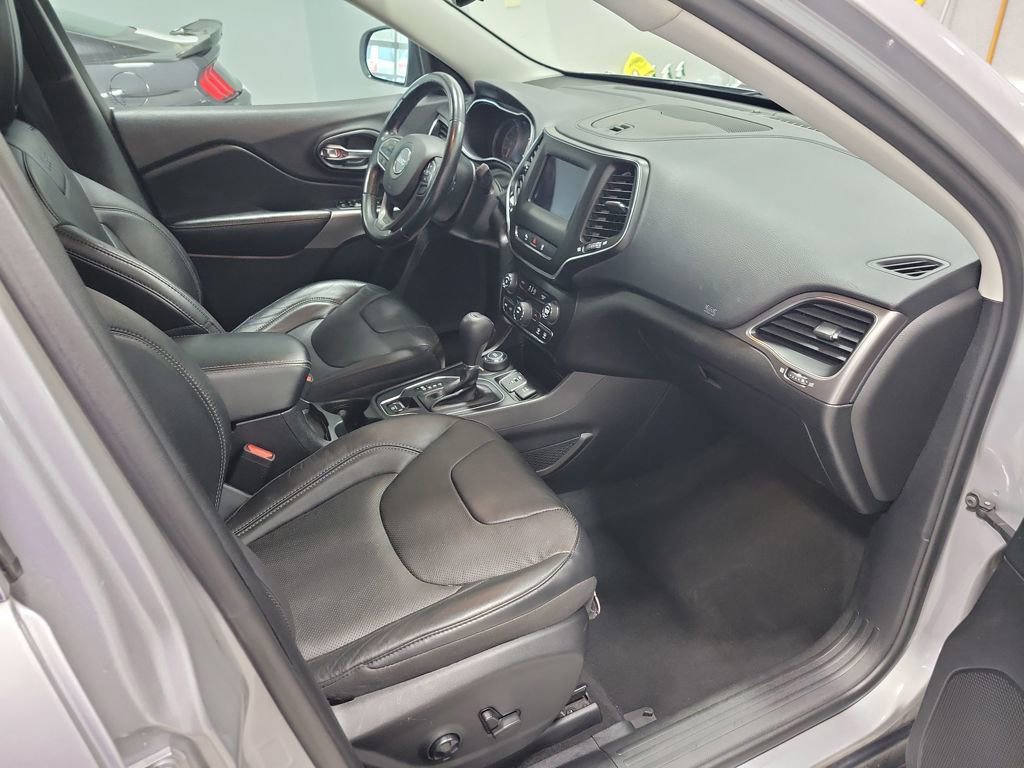 Used 2021 Jeep Cherokee Latitude Lux image 6