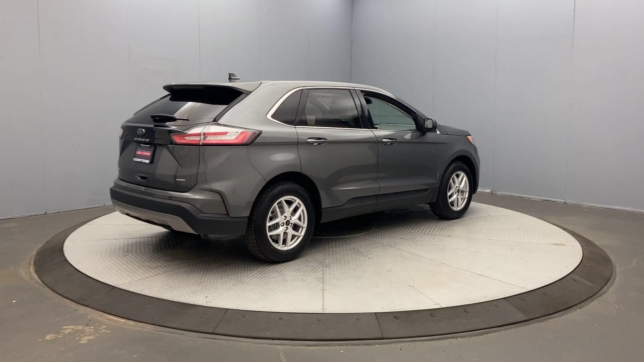 Used 2024 Ford Edge SEL AWD/4WD image 5