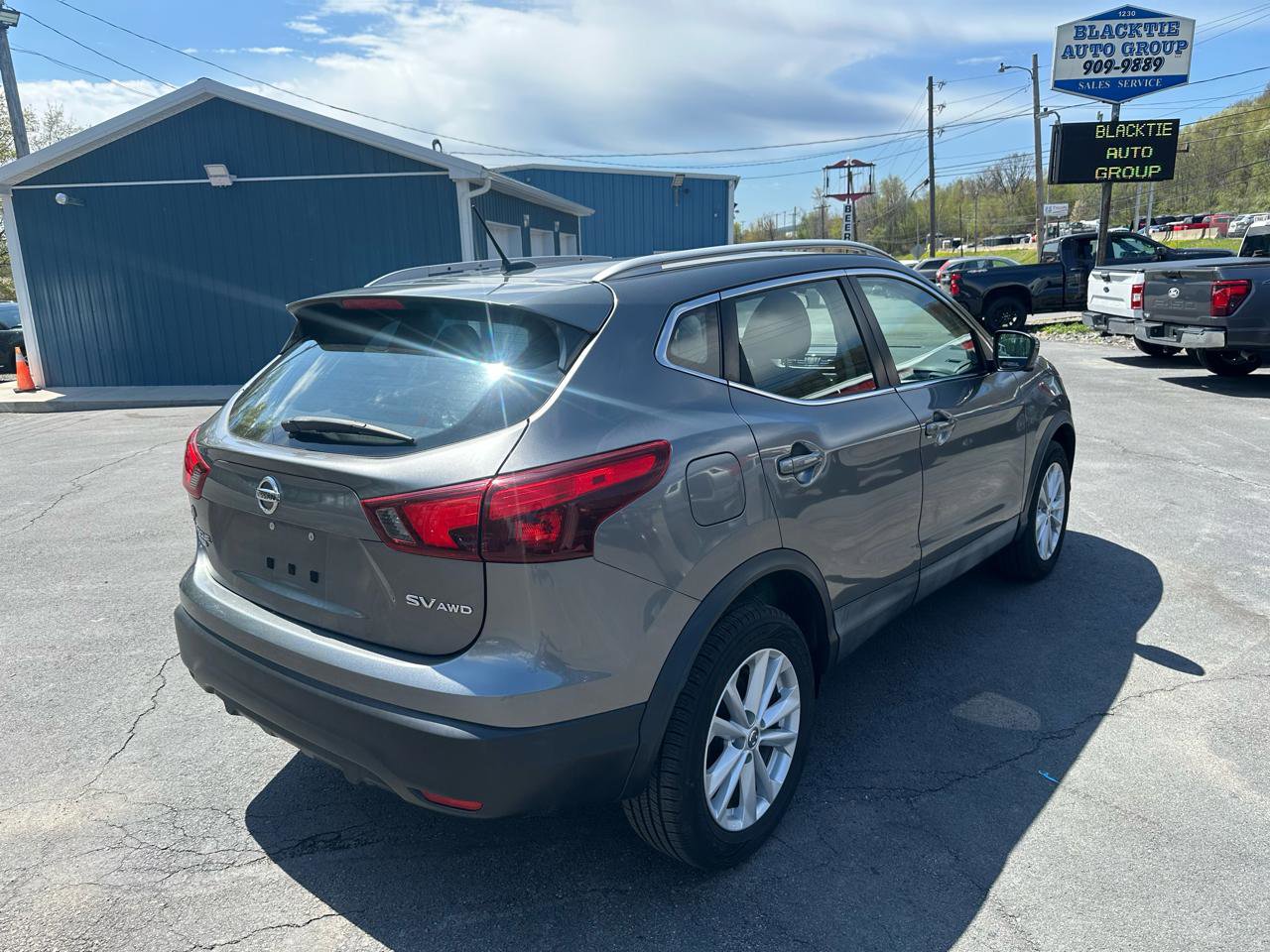 Used 2017 Nissan Rogue Sport SV w/ SV Premium Package AWD/4WD image 5