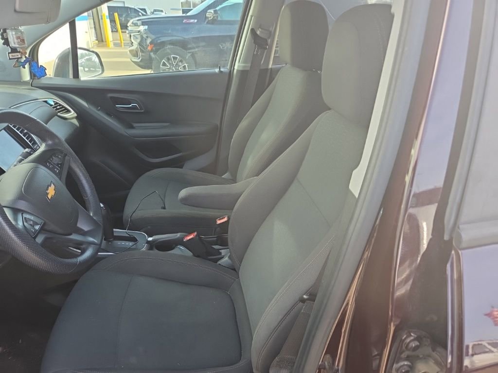 Used 2021 Chevrolet Trax LS w/ Tint and Cruise Package image 8