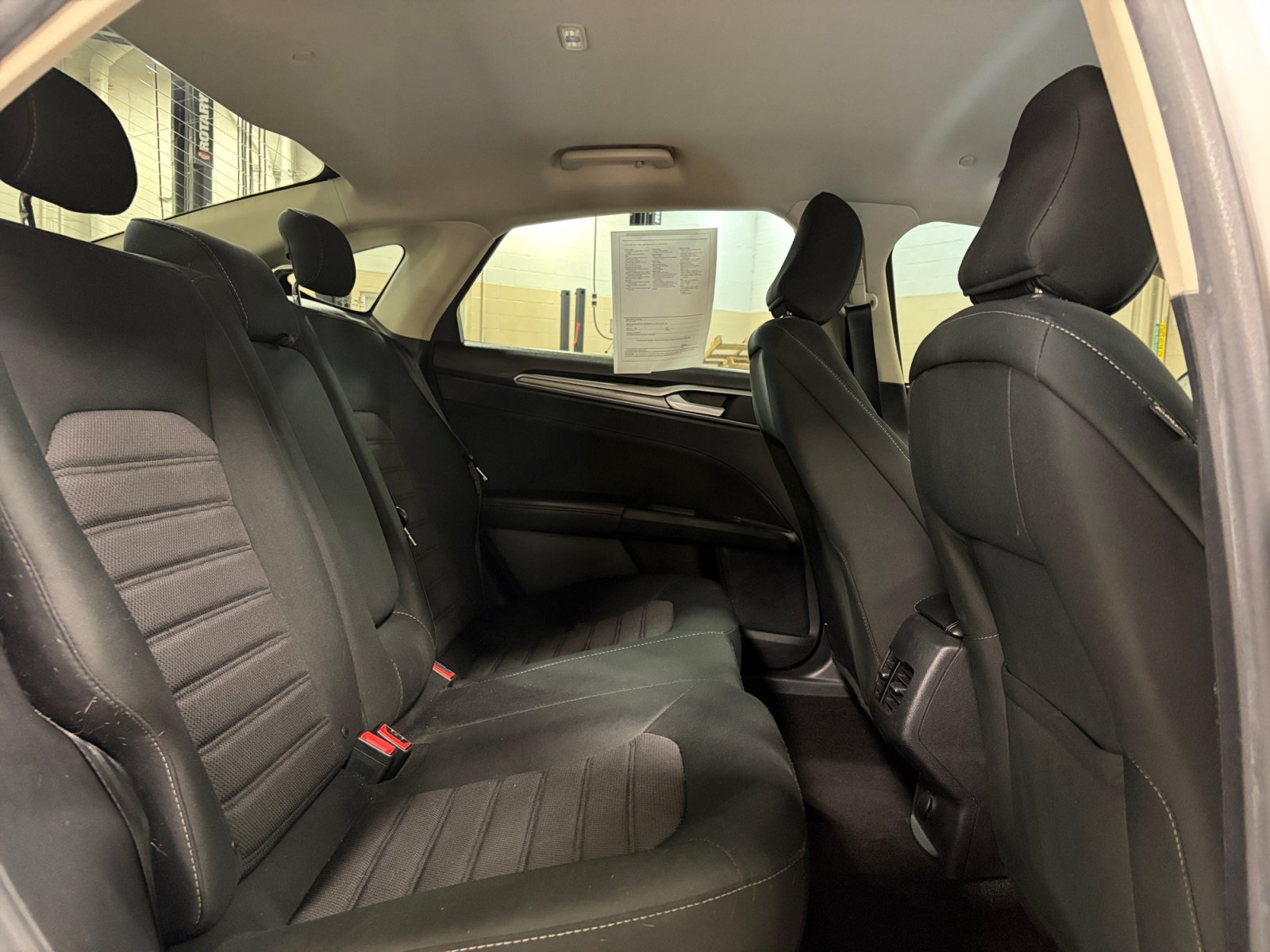 Used 2020 Ford Fusion SE FWD image 33