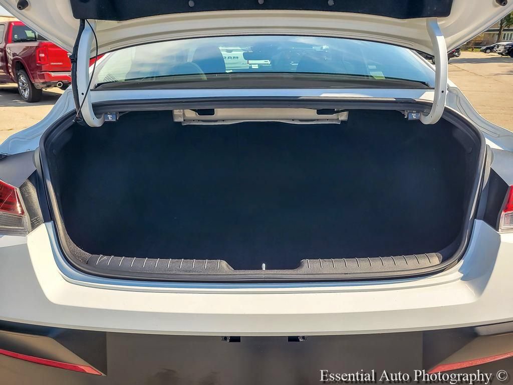 Used 2025 Hyundai Elantra SEL FWD image 27
