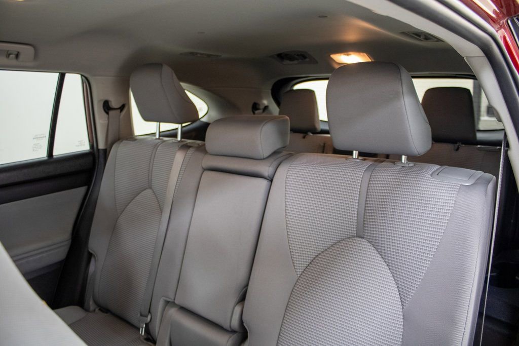 Used 2024 Toyota Highlander LE image 20